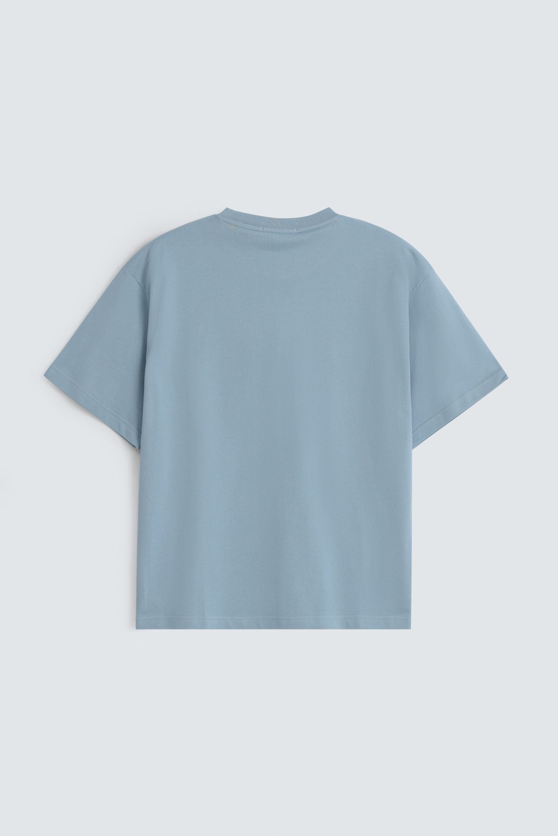 Classic crew neck tee with short sleeves-an essential basic