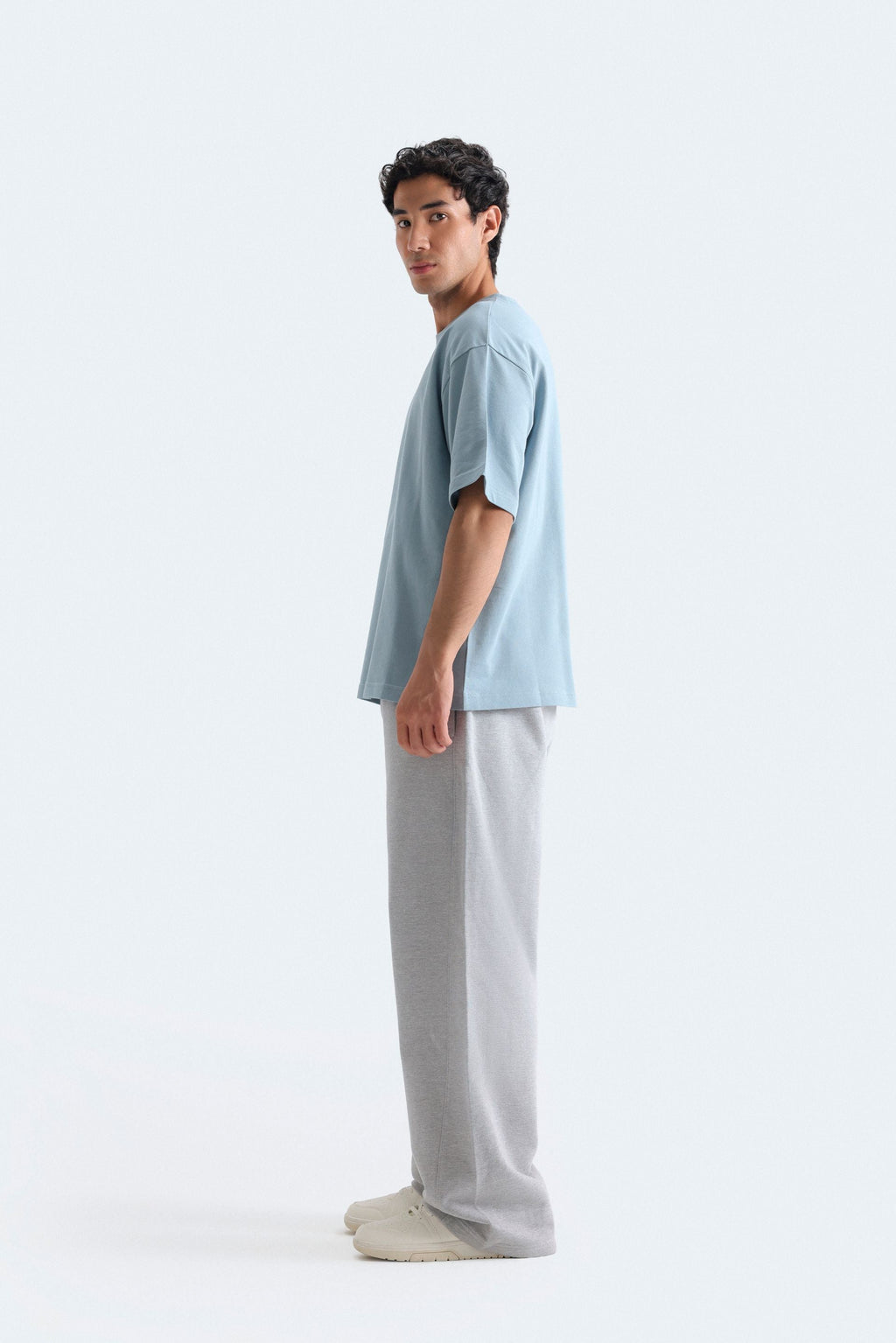 Classic crew neck tee with short sleeves-an essential basic