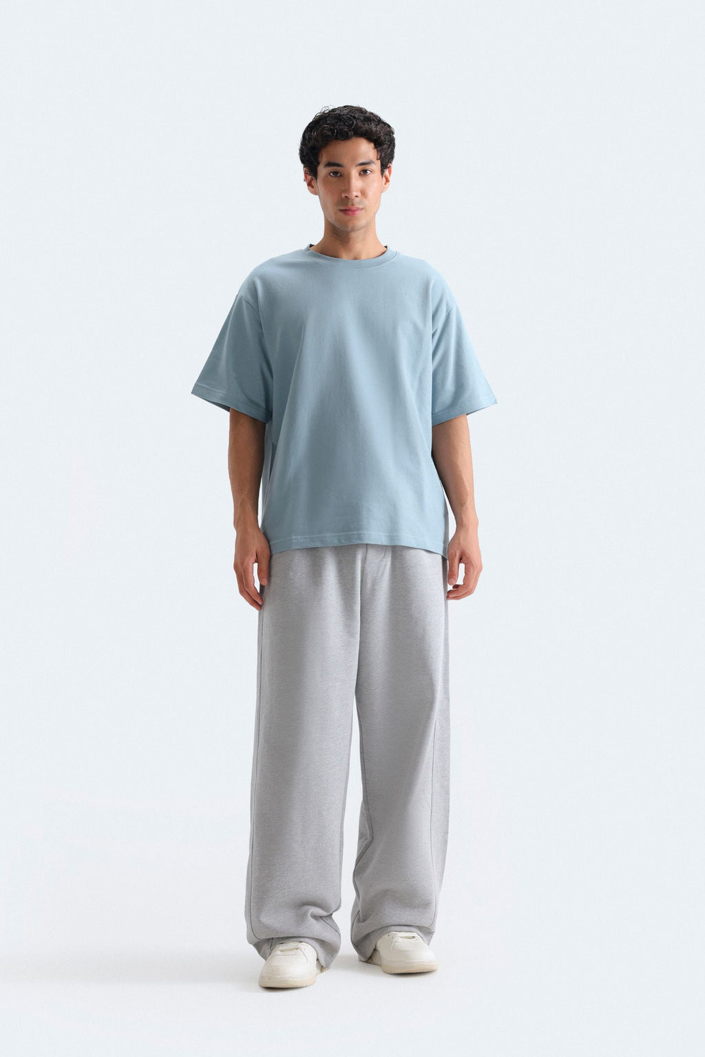 Classic crew neck tee with short sleeves-an essential basic