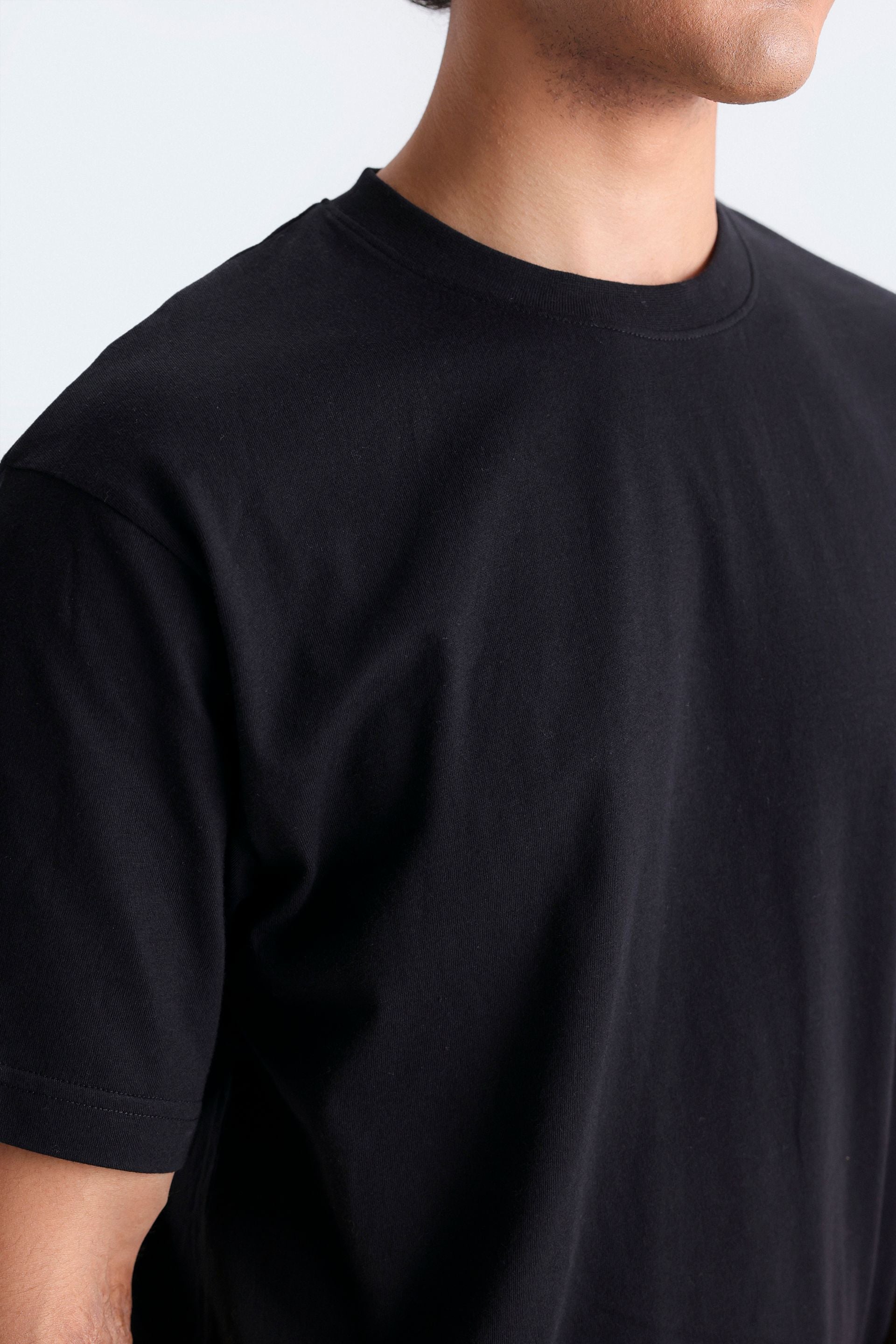 This classic crew-neck tee in soft cotton features regular fit