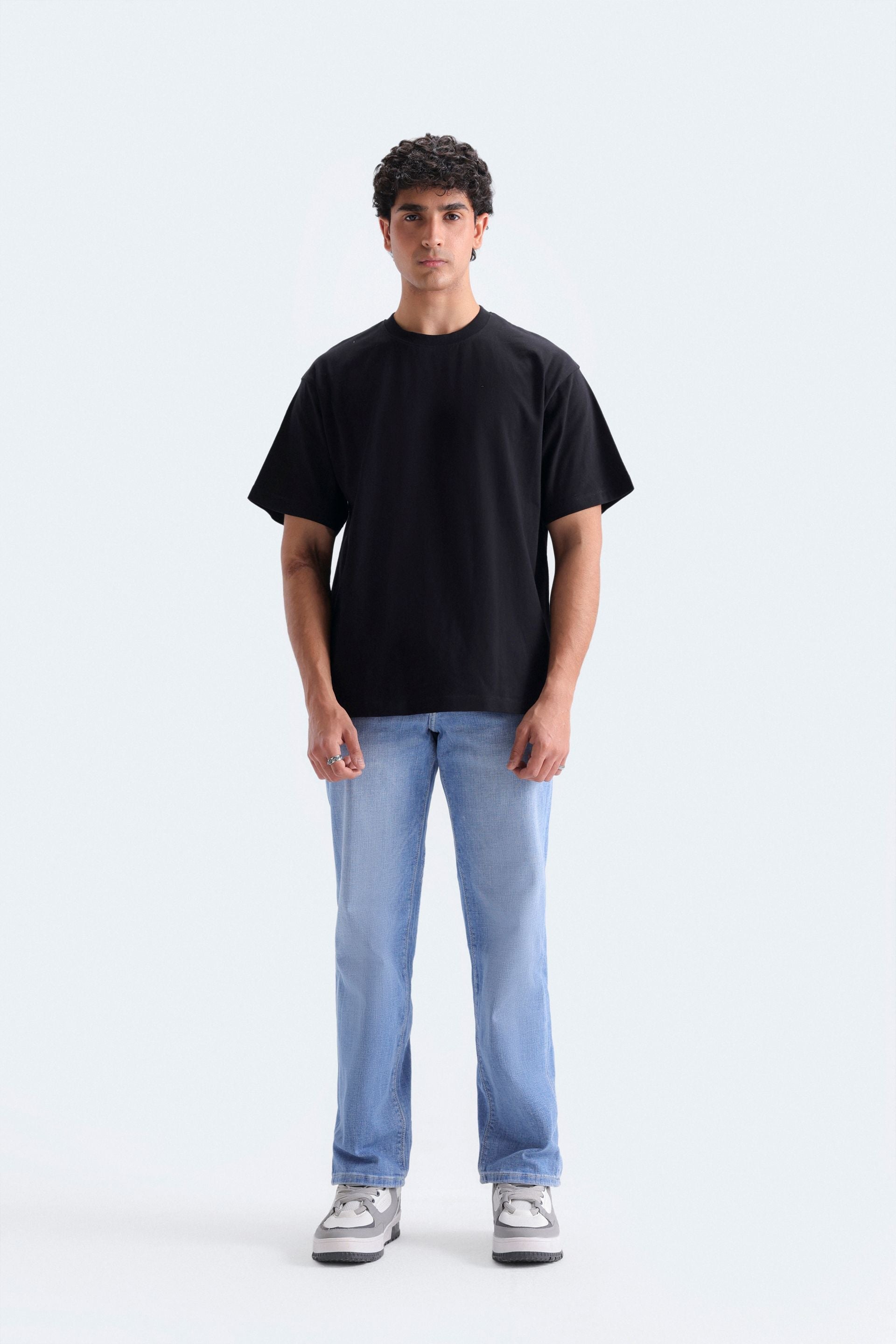 This classic crew-neck tee in soft cotton features regular fit