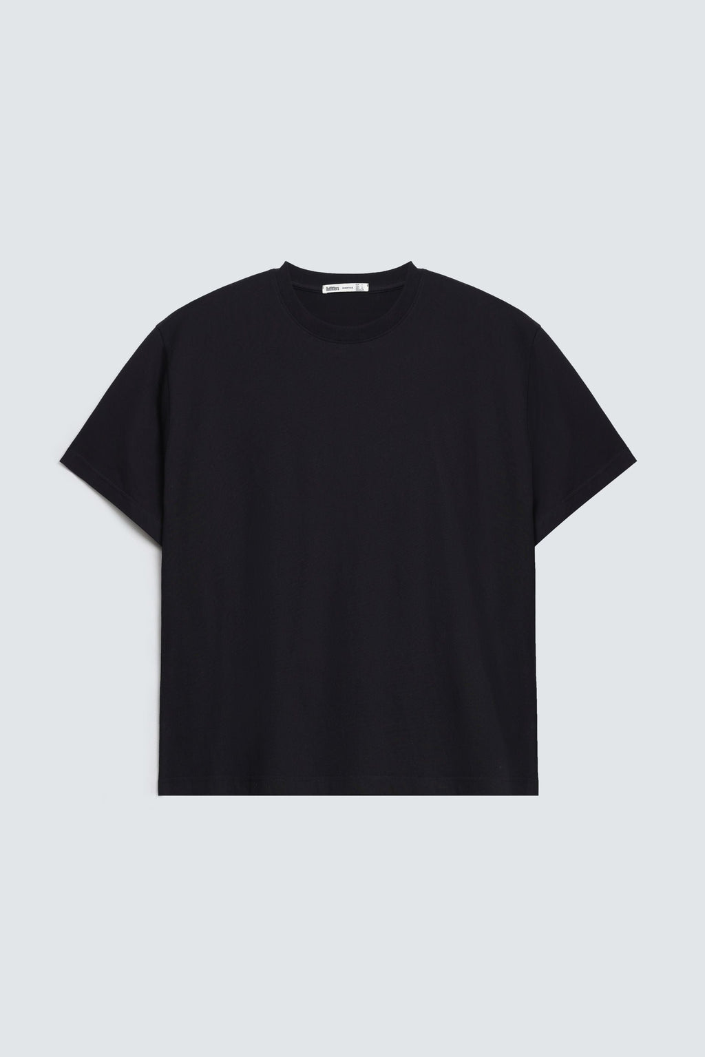 This classic crew-neck tee in soft cotton features regular fit
