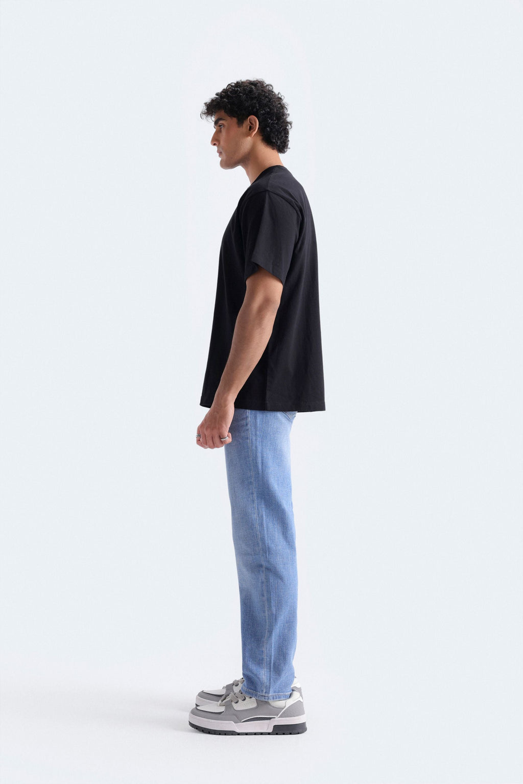 This classic crew-neck tee in soft cotton features regular fit